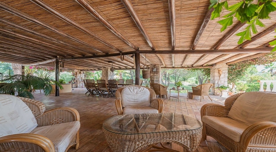 Charming property with stunning private setting in Olhos de Agua, Albufeira