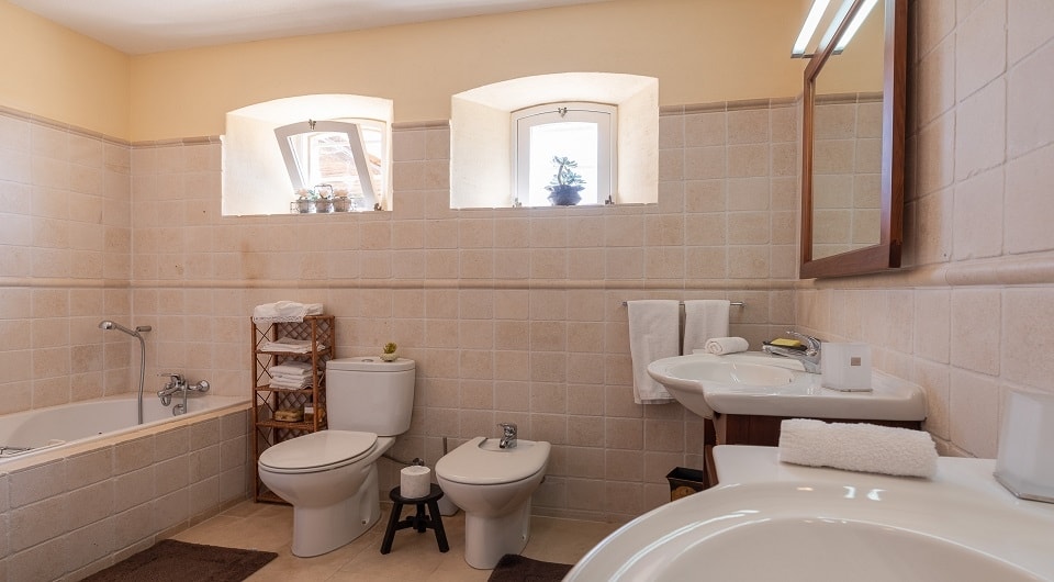 Charming property with stunning private setting in Olhos de Agua, Albufeira