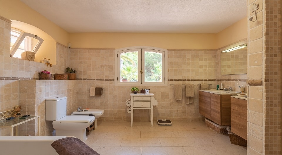 Charming property with stunning private setting in Olhos de Agua, Albufeira