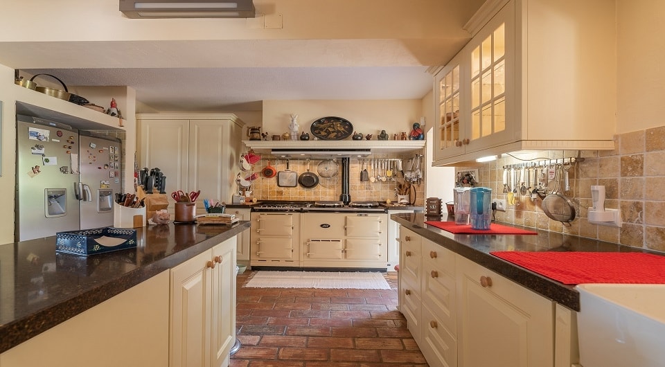 Charming property with stunning private setting in Olhos de Agua, Albufeira