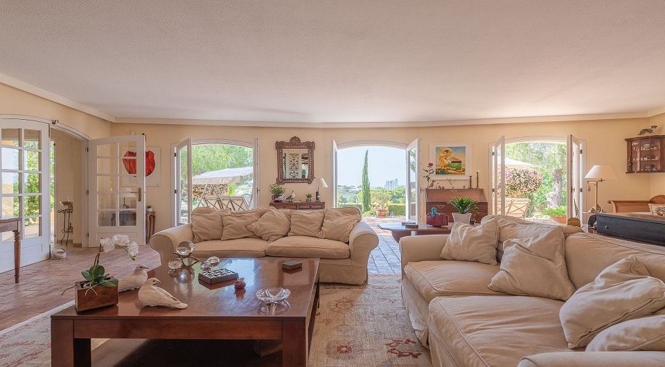 Charming property with stunning private setting in Olhos de Agua, Albufeira