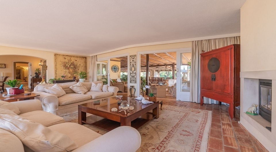 Charming property with stunning private setting in Olhos de Agua, Albufeira