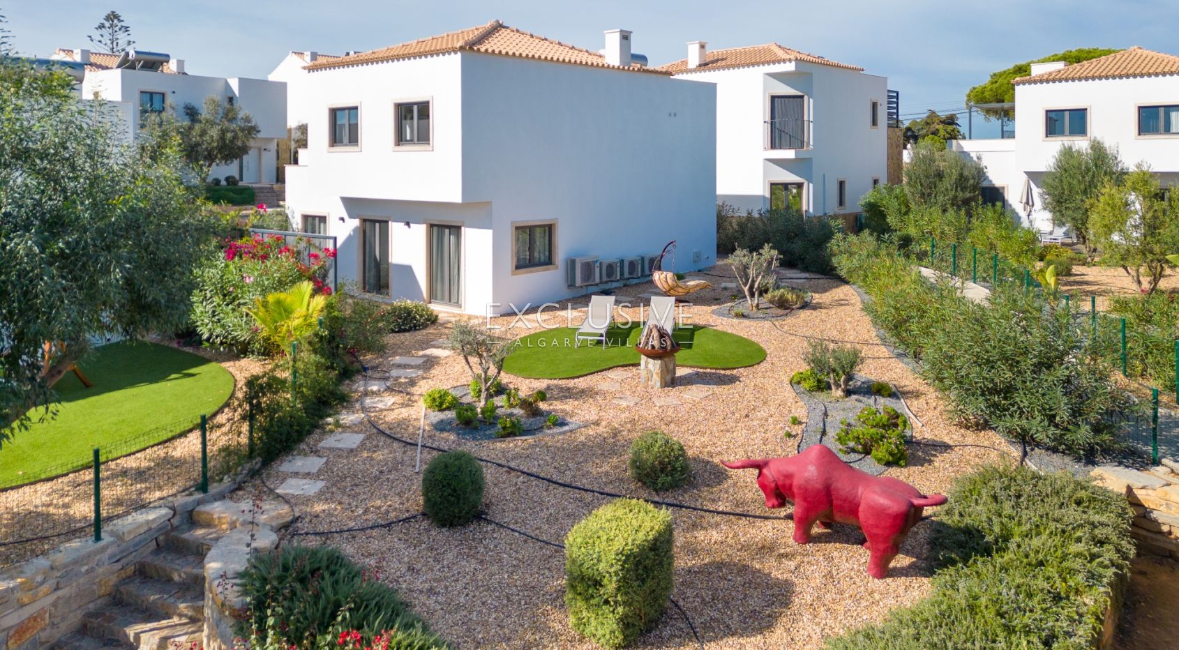 Luxury holiday villas in closed condominium near Carvoeiro beach
