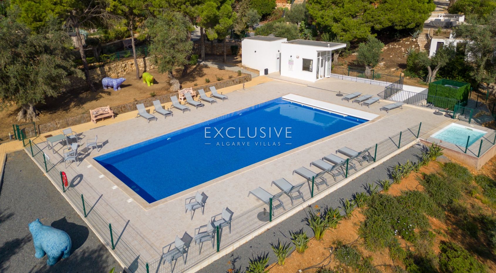 Luxury holiday villas in closed condominium near Carvoeiro beach