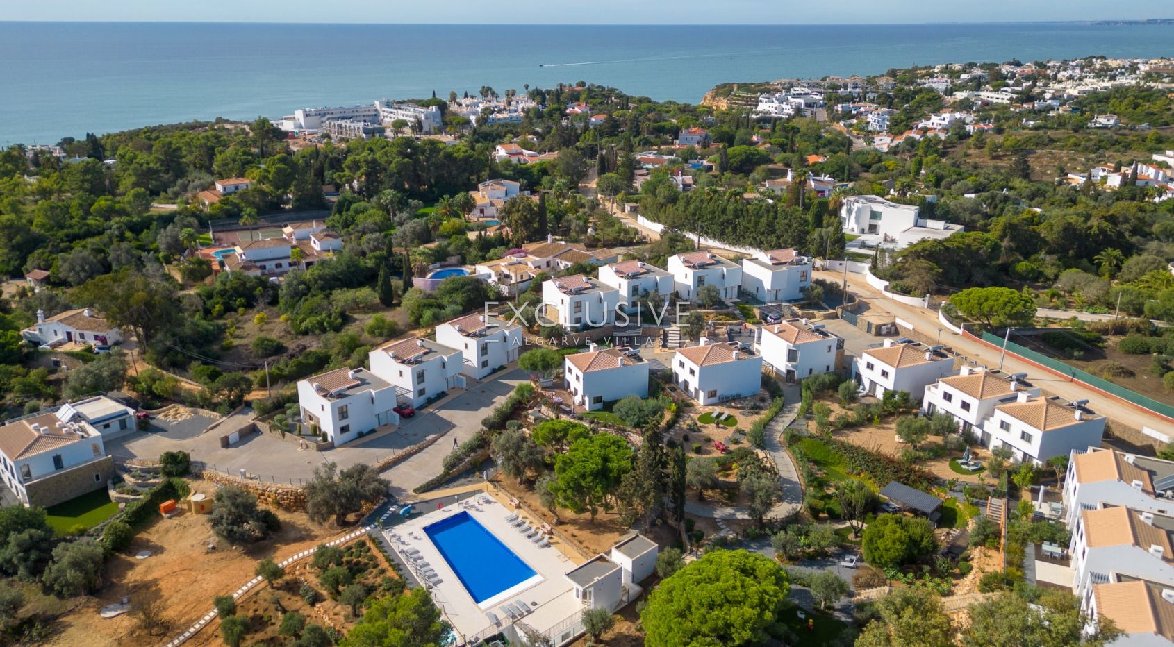 Luxury holiday villas in closed condominium near Carvoeiro beach