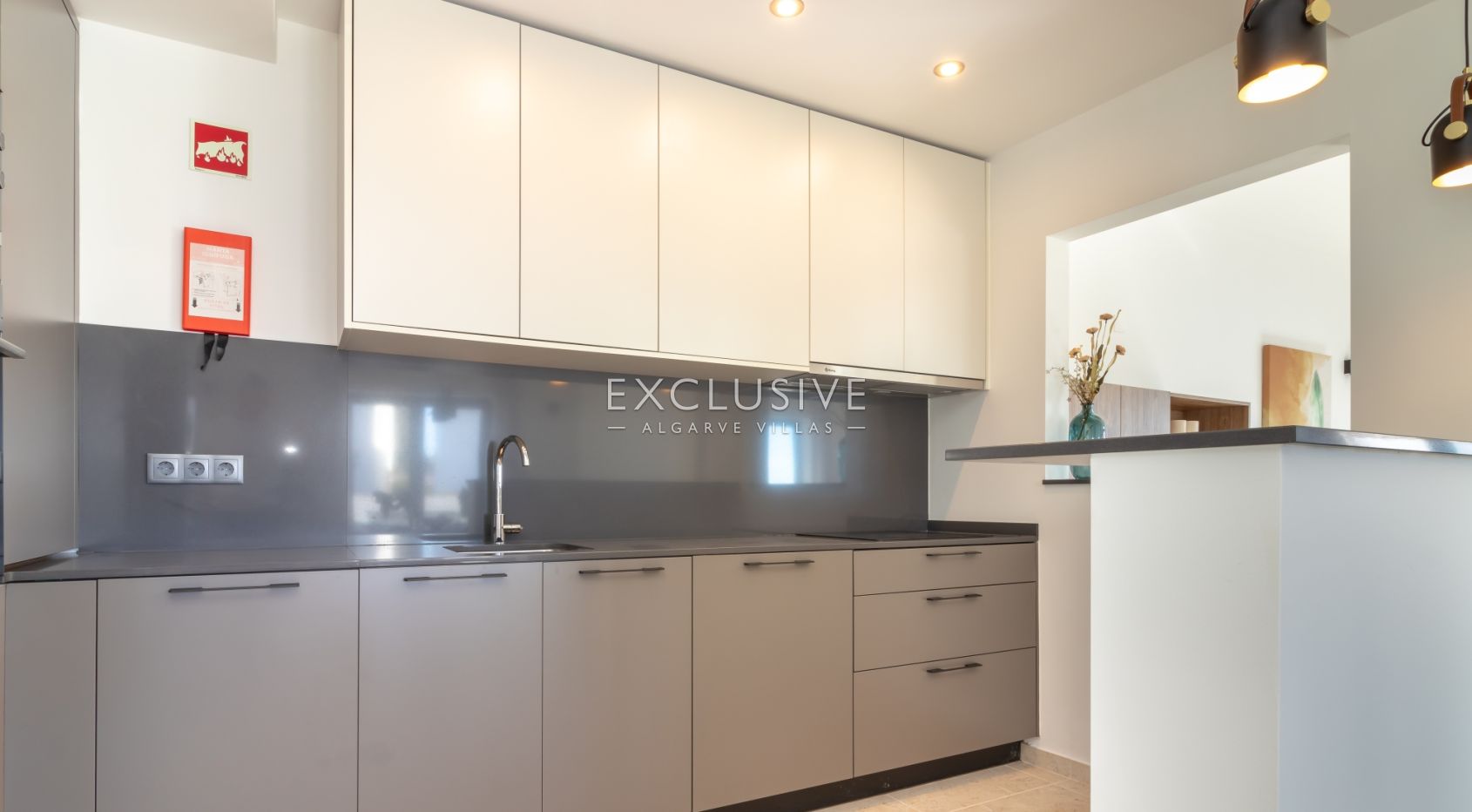 Luxury holiday villas in closed condominium near Carvoeiro beach