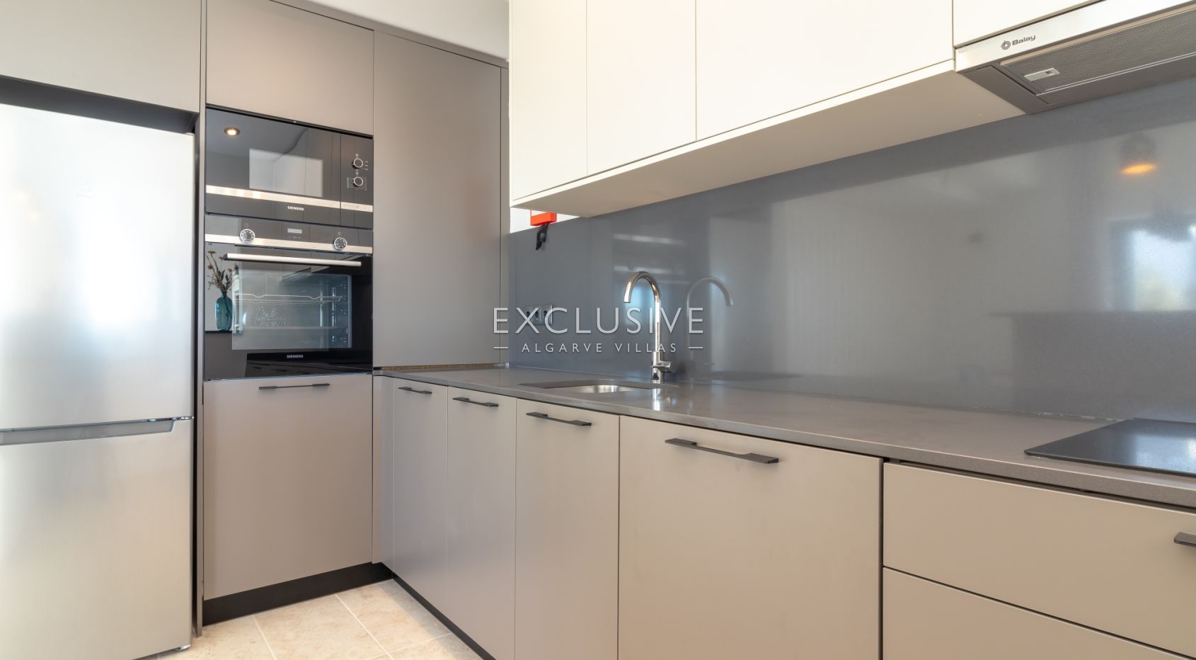 Luxury holiday villas in closed condominium near Carvoeiro beach