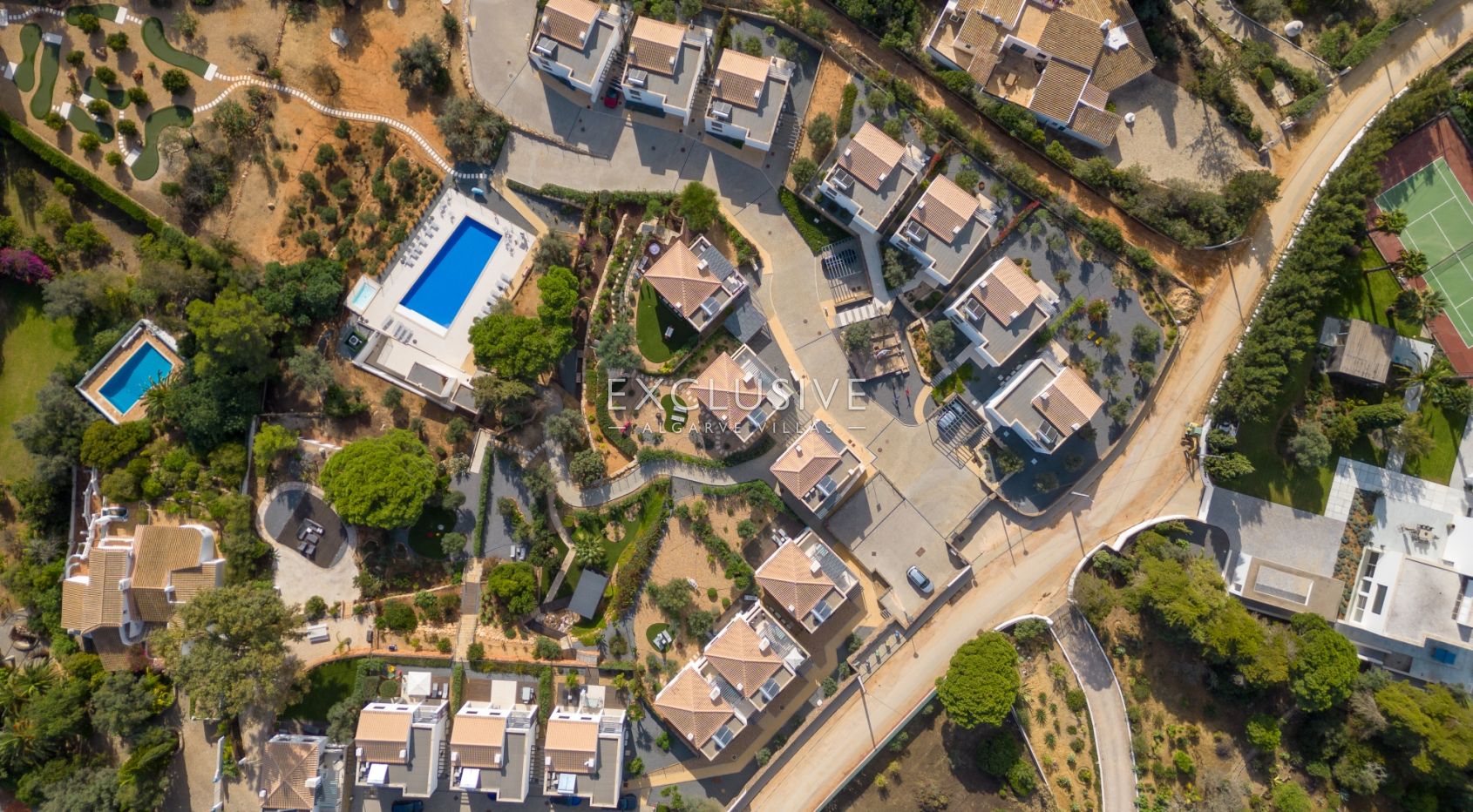 Luxury holiday villas in closed condominium near Carvoeiro beach
