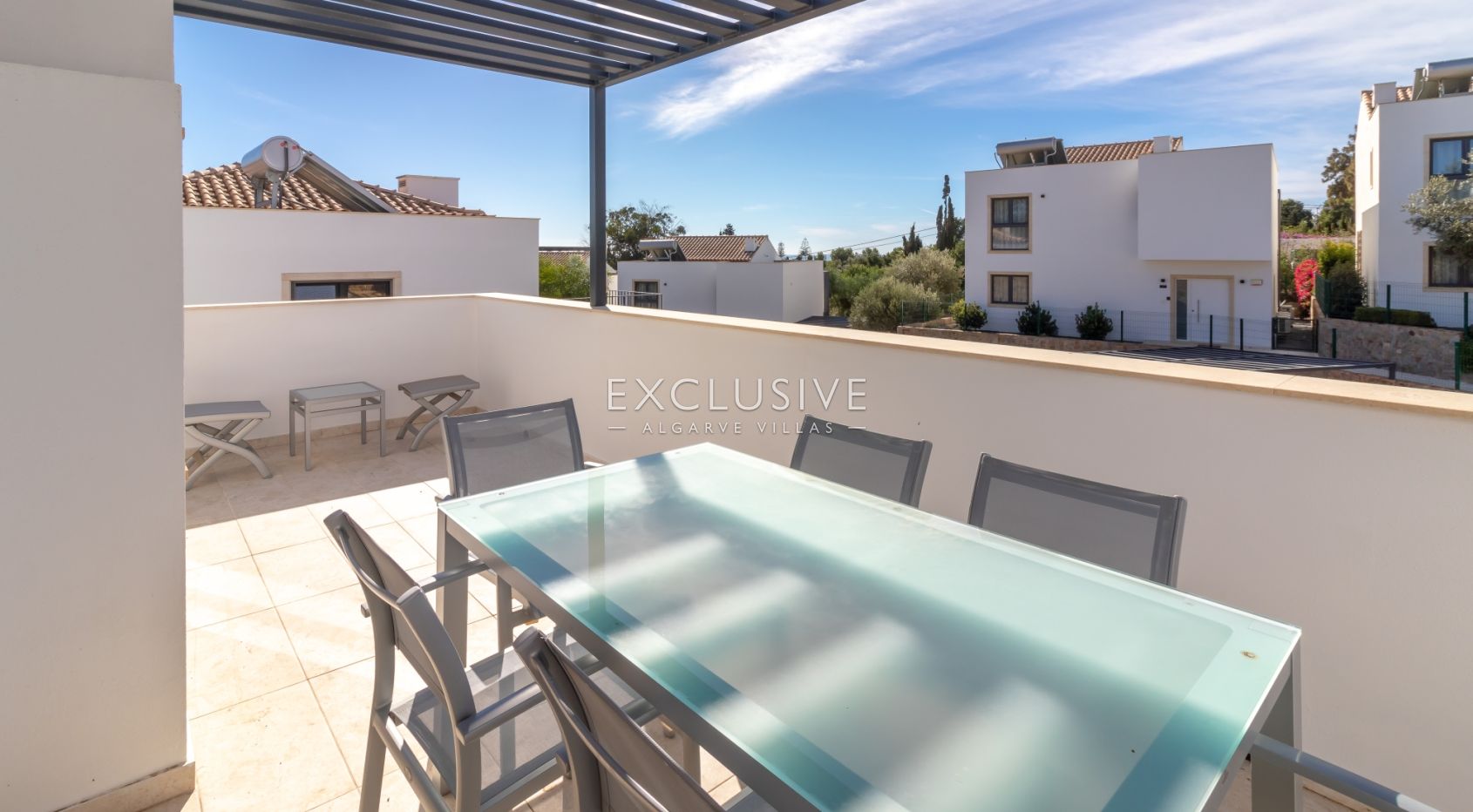 Luxury holiday villas in closed condominium near Carvoeiro beach