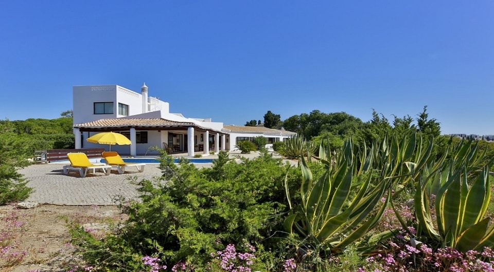 EXCLUSIF en Bord de mer villa de cinq chambres et chalet séparé!!! pour la vente dans les Porches