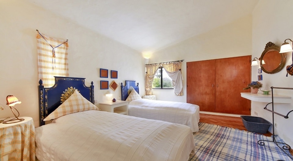 EXCLUSIF en Bord de mer villa de cinq chambres et chalet séparé!!! pour la vente dans les Porches