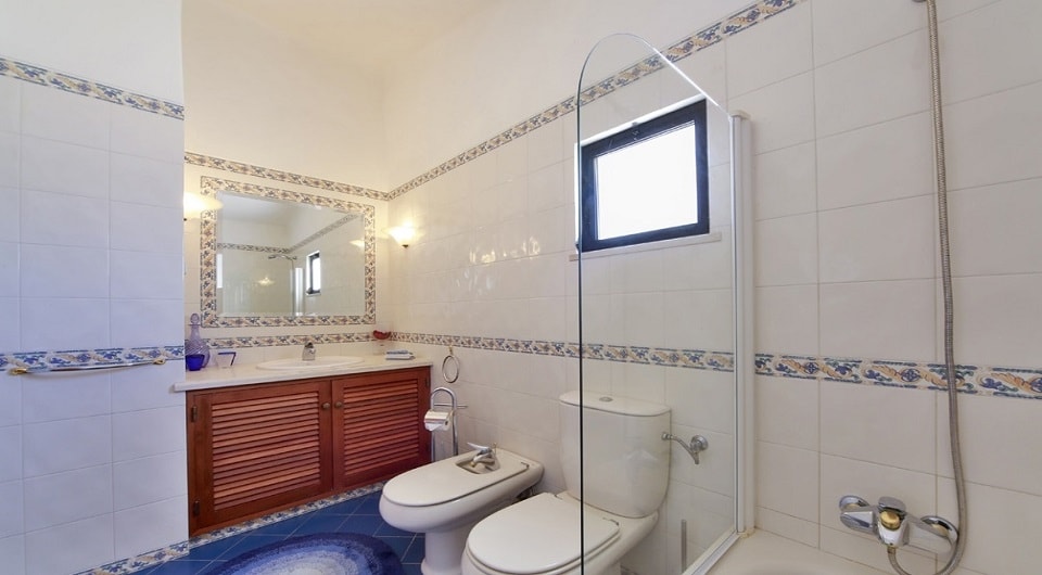 EXCLUSIF en Bord de mer villa de cinq chambres et chalet séparé!!! pour la vente dans les Porches