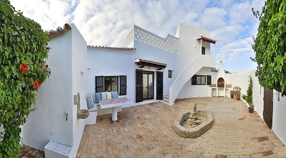 EXCLUSIF en Bord de mer villa de cinq chambres et chalet séparé!!! pour la vente dans les Porches
