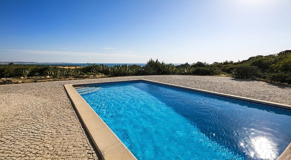 EXCLUSIF en Bord de mer villa de cinq chambres et chalet séparé!!! pour la vente dans les Porches