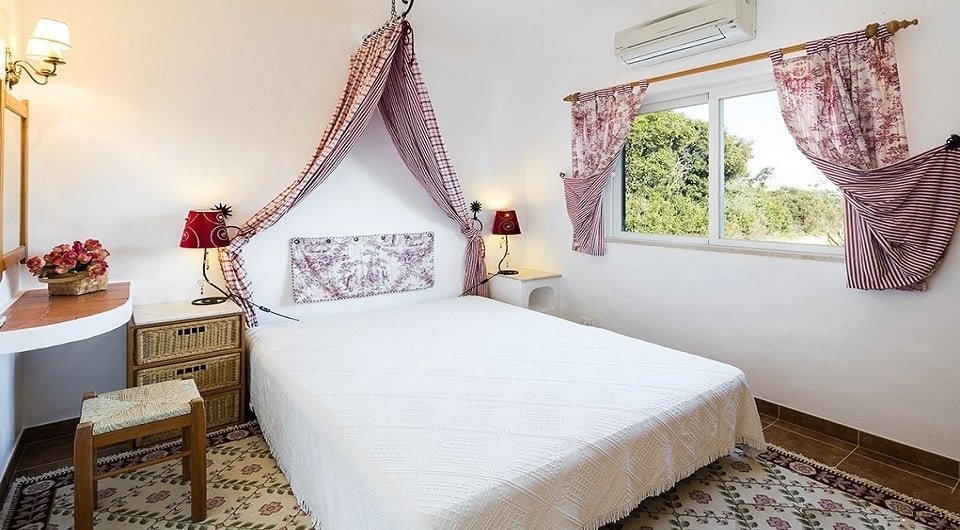 EXCLUSIF en Bord de mer villa de cinq chambres et chalet séparé!!! pour la vente dans les Porches