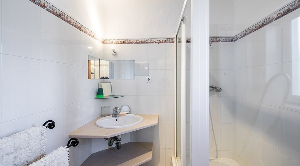 EXCLUSIF en Bord de mer villa de cinq chambres et chalet séparé!!! pour la vente dans les Porches