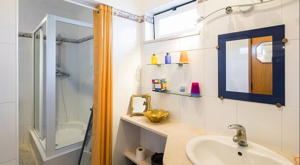 EXCLUSIF en Bord de mer villa de cinq chambres et chalet séparé!!! pour la vente dans les Porches