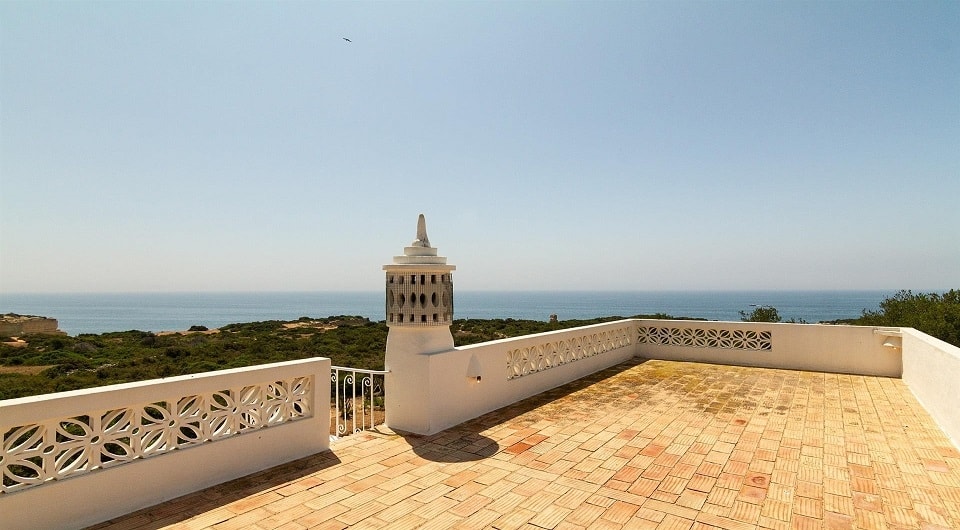EXCLUSIF en Bord de mer villa de cinq chambres et chalet séparé!!! pour la vente dans les Porches