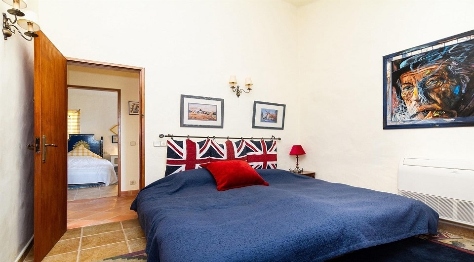 EXCLUSIF en Bord de mer villa de cinq chambres et chalet séparé!!! pour la vente dans les Porches