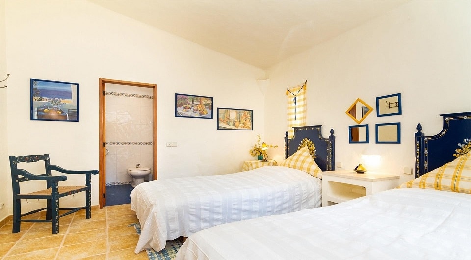 EXCLUSIF en Bord de mer villa de cinq chambres et chalet séparé!!! pour la vente dans les Porches