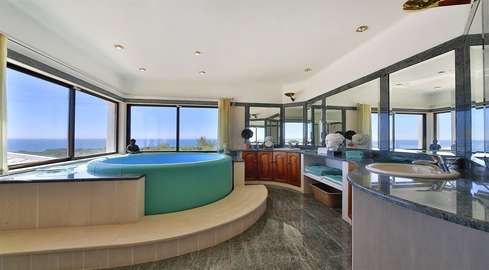 EXCLUSIF en Bord de mer villa de cinq chambres et chalet séparé!!! pour la vente dans les Porches