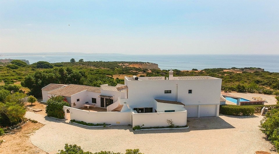EXCLUSIF en Bord de mer villa de cinq chambres et chalet séparé!!! pour la vente dans les Porches