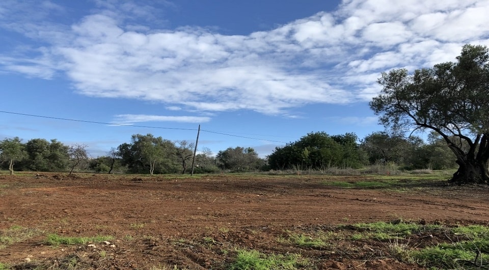 Plot for construction of two townhouses very close to Vilamoura, Loulé