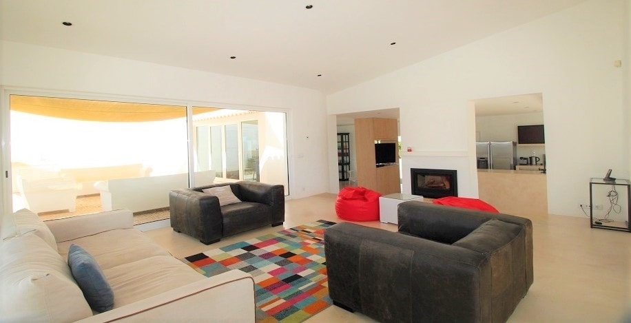 Recently renovated modern single storey 4 bedroom villa in Carvoeiro, Algarve
