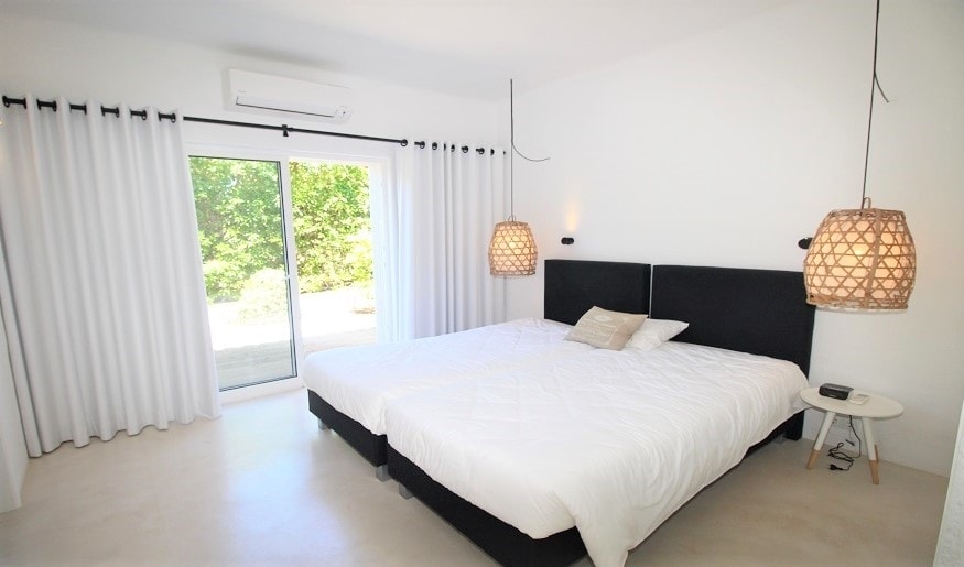 Recently renovated modern single storey 4 bedroom villa in Carvoeiro, Algarve