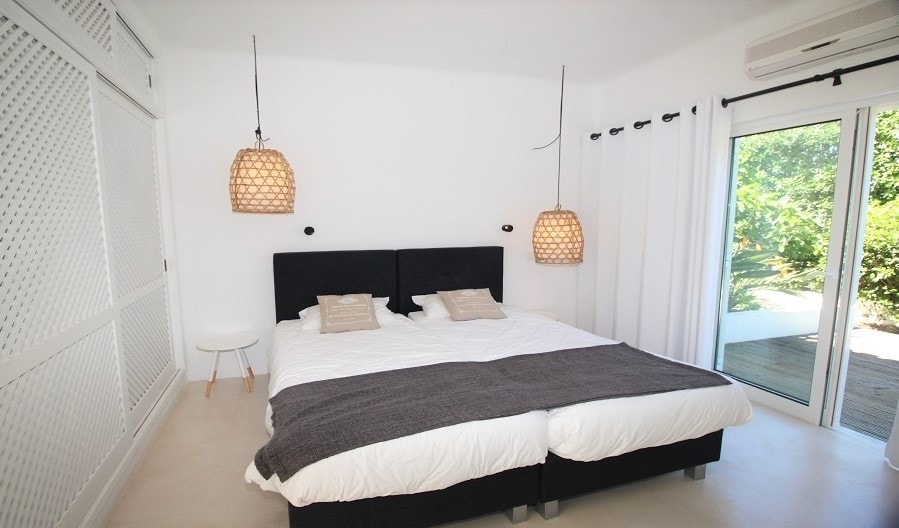 Recently renovated modern single storey 4 bedroom villa in Carvoeiro, Algarve
