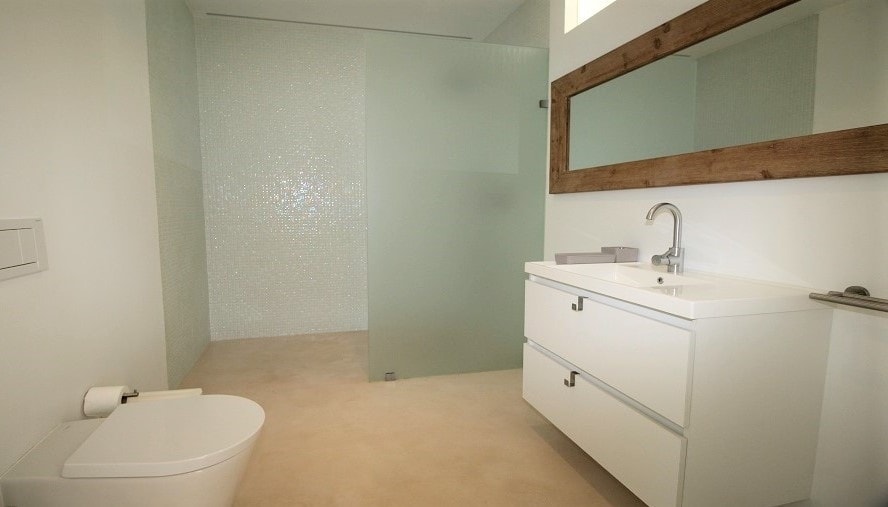 Recently renovated modern single storey 4 bedroom villa in Carvoeiro, Algarve