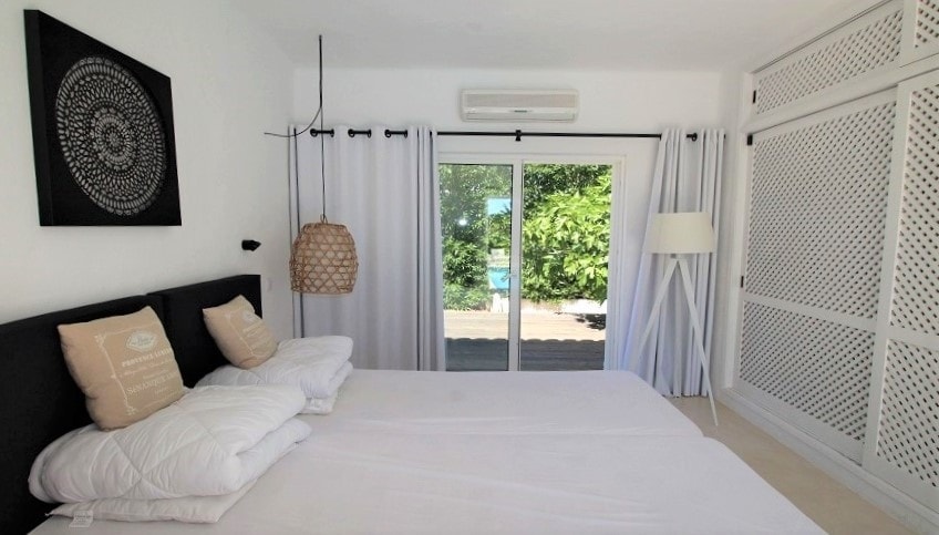 Recently renovated modern single storey 4 bedroom villa in Carvoeiro, Algarve