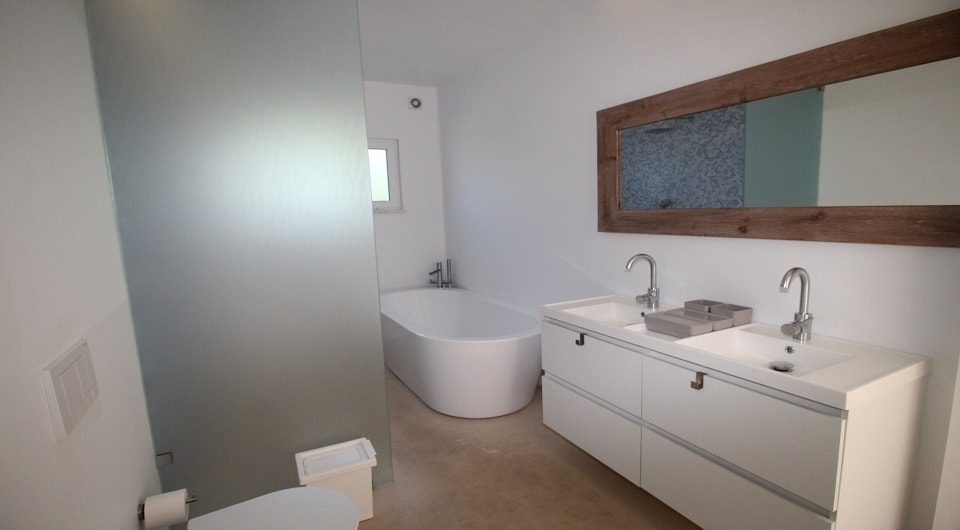 Recently renovated modern single storey 4 bedroom villa in Carvoeiro, Algarve