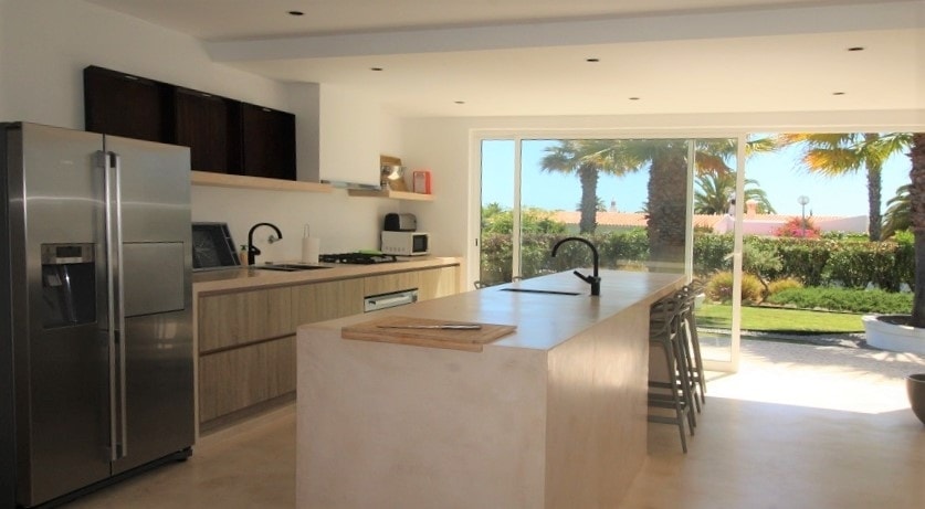 Recently renovated modern single storey 4 bedroom villa in Carvoeiro, Algarve