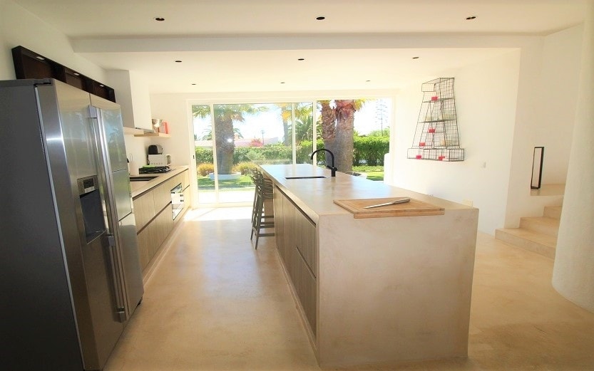 Recently renovated modern single storey 4 bedroom villa in Carvoeiro, Algarve