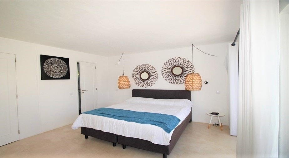 Recently renovated modern single storey 4 bedroom villa in Carvoeiro, Algarve