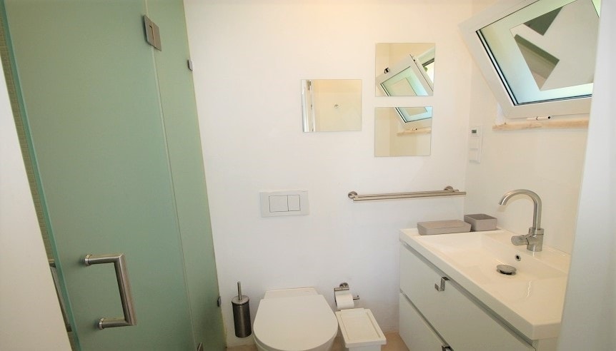 Recently renovated modern single storey 4 bedroom villa in Carvoeiro, Algarve