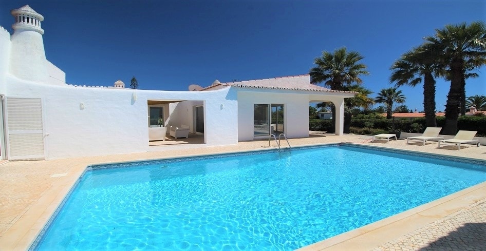 Recently renovated modern single storey 4 bedroom villa in Carvoeiro, Algarve