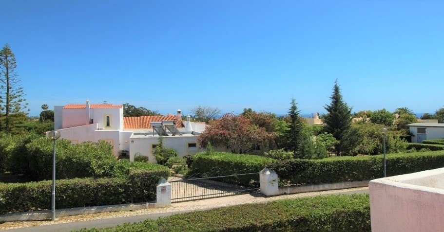 Recently renovated modern single storey 4 bedroom villa in Carvoeiro, Algarve