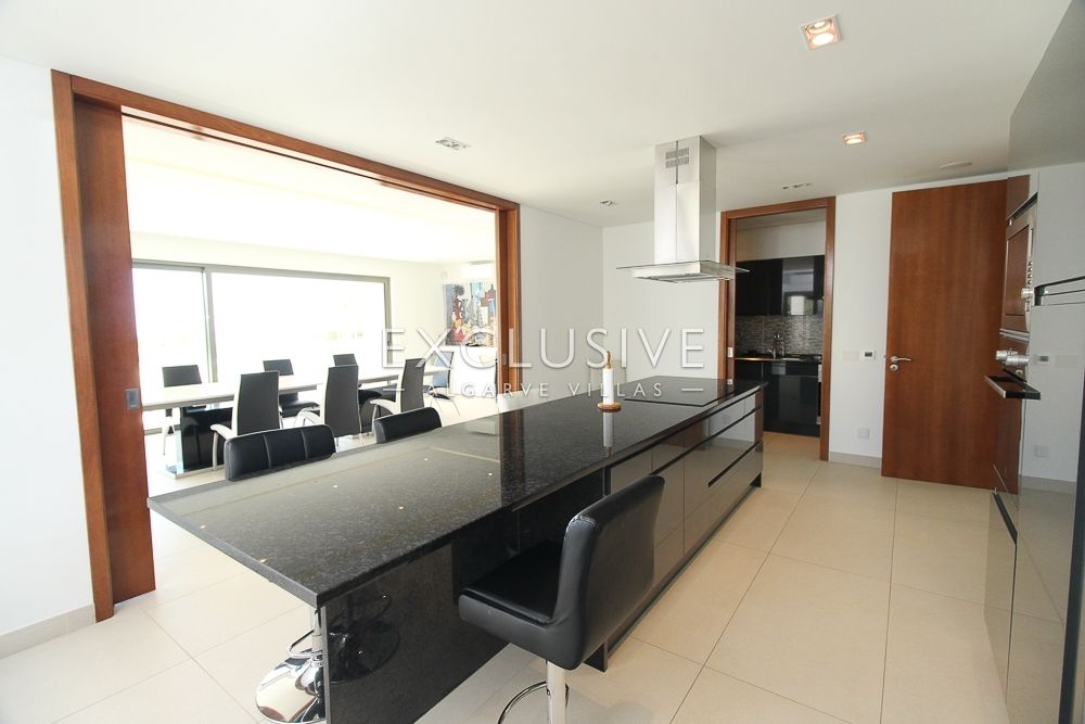Large ocean front villa with 5 bedrooms near Alvor