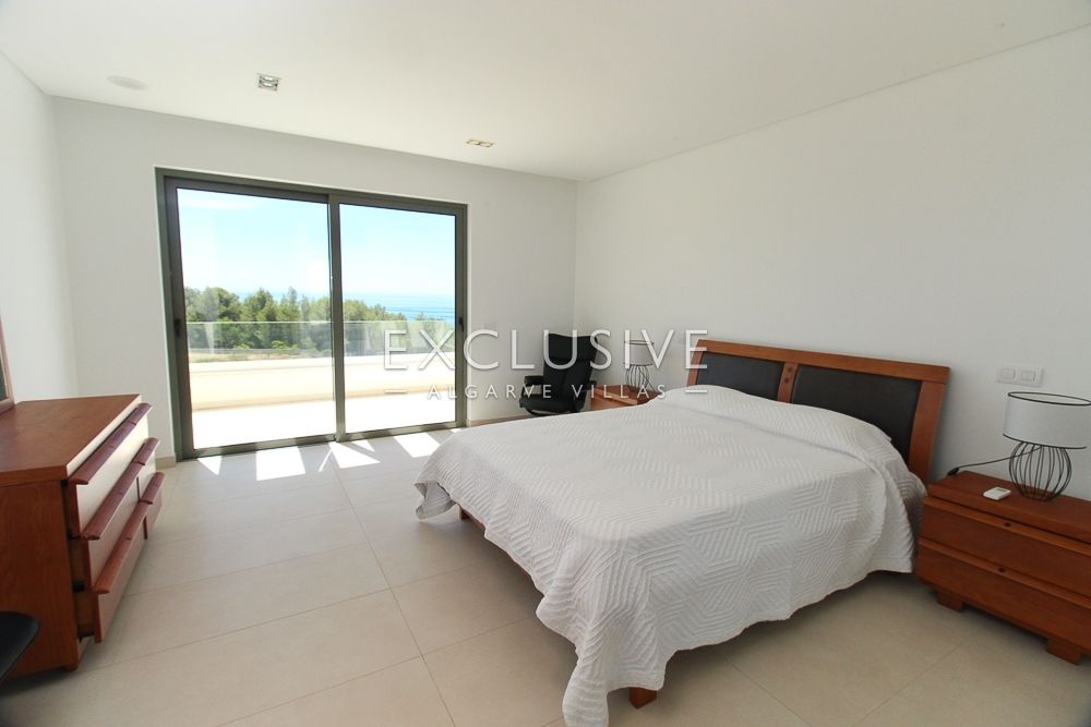Large ocean front villa with 5 bedrooms near Alvor