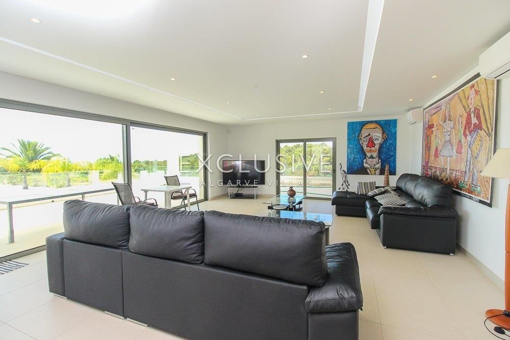 Large ocean front villa with 5 bedrooms near Alvor