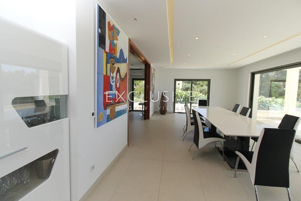 Large ocean front villa with 5 bedrooms near Alvor