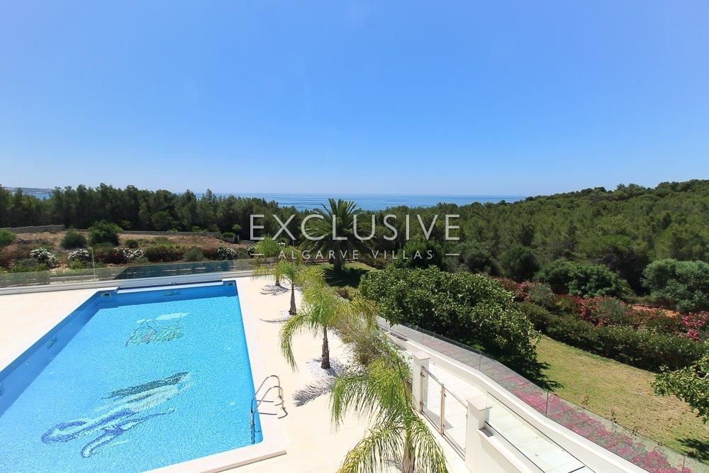 Large ocean front villa with 5 bedrooms near Alvor