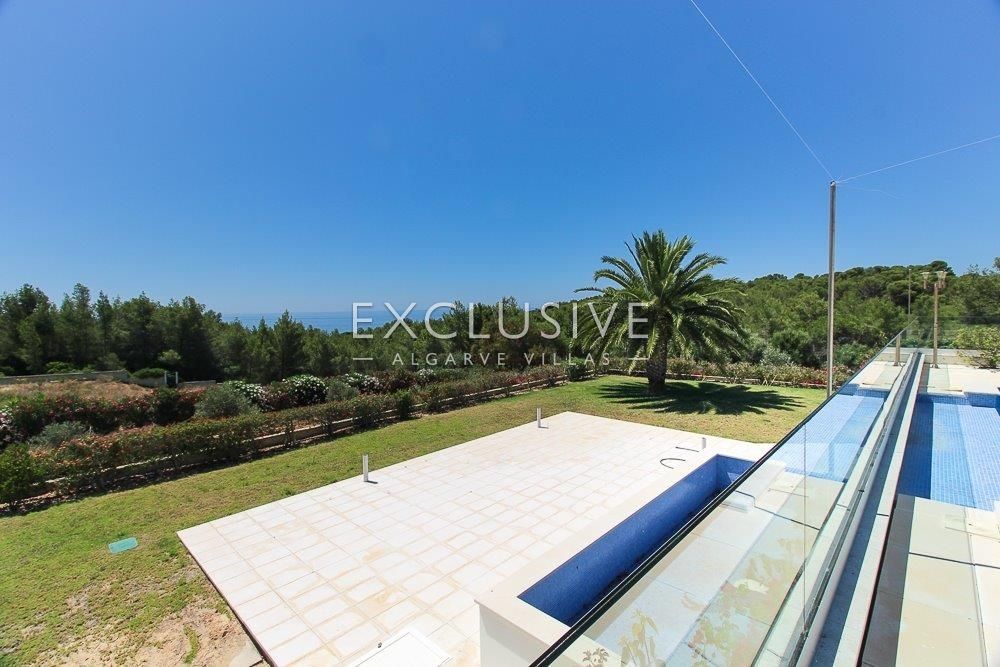 Large ocean front villa with 5 bedrooms near Alvor