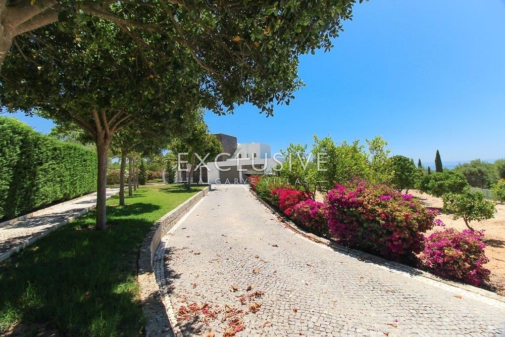 Large ocean front villa with 5 bedrooms near Alvor