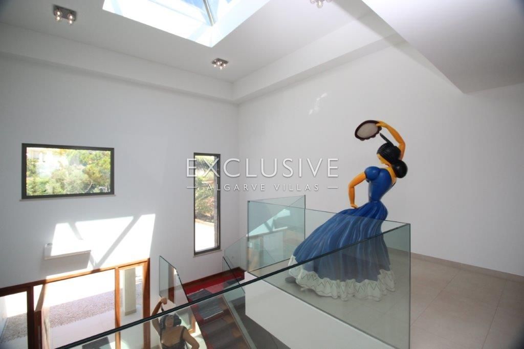 Large ocean front villa with 5 bedrooms near Alvor