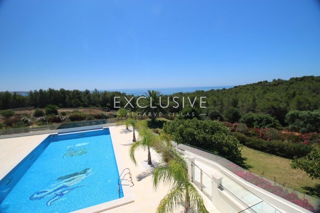 Large ocean front villa with 5 bedrooms near Alvor
