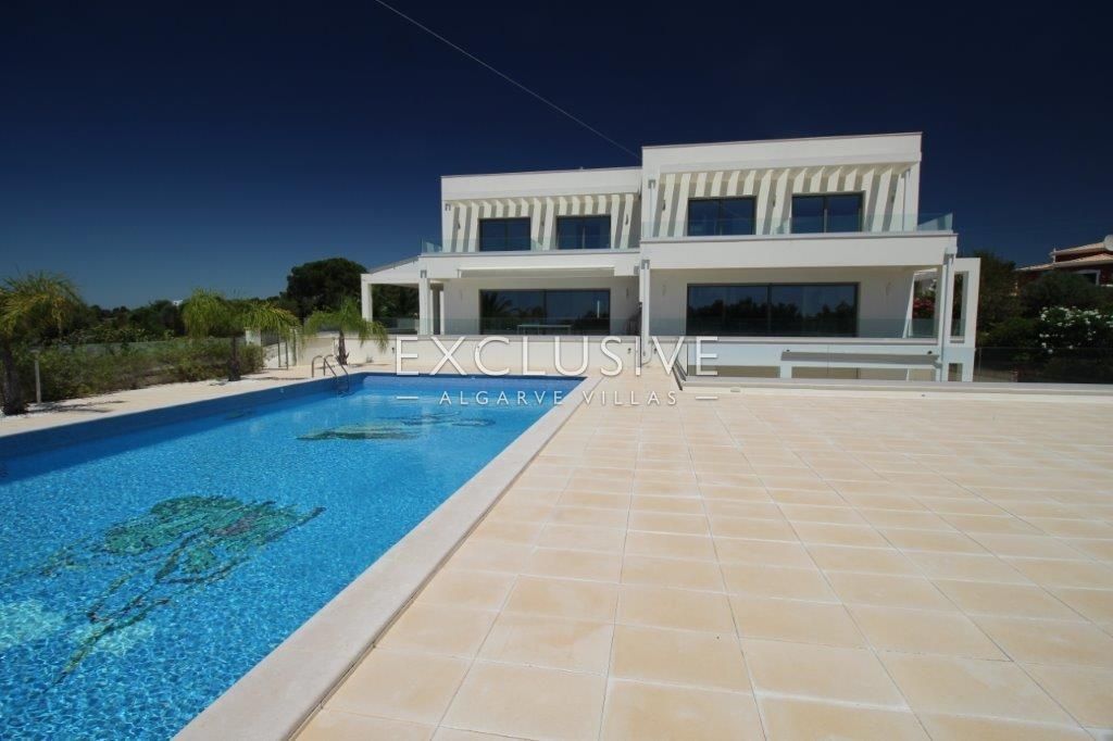 Large ocean front villa with 5 bedrooms near Alvor