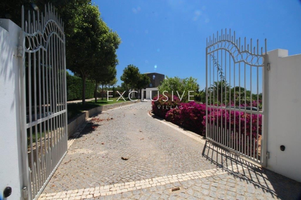 Large ocean front villa with 5 bedrooms near Alvor